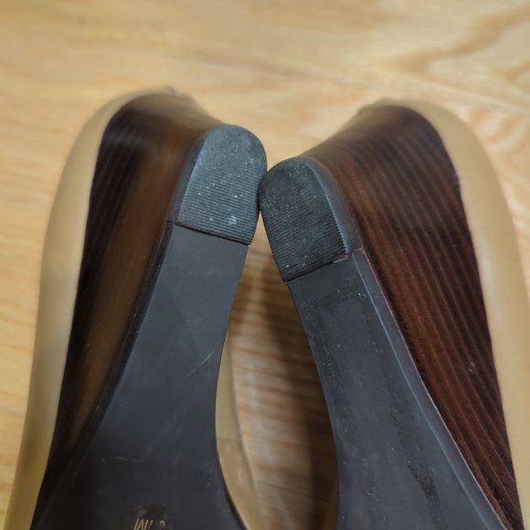 Tory Burch Pacey Brown Leather Black Cap Toe +gold bar 2.5" Wedge Heel EUC 6.5 - Picture 5 of 7